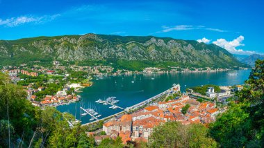 Karadağ 'daki Giovanni kalesinden Kotor' un Panorama manzarası
