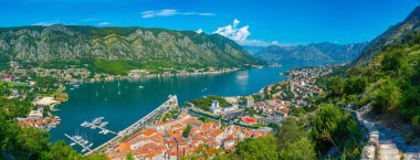 Karadağ 'daki Giovanni kalesinden Kotor' un Panorama manzarası