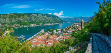 Karadağ 'daki Giovanni kalesinden Kotor' un Panorama manzarası