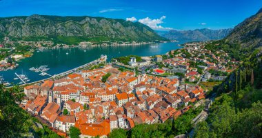 Karadağ 'daki Giovanni kalesinden Kotor' un Panorama manzarası