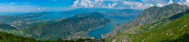 Karadağ 'daki Boka Kotorska körfezi ve Tivat' ın hava manzarası