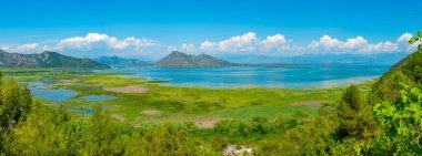 Karadağ 'daki Skadar gölünün Panorama manzarası