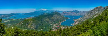 Karadağ 'daki Boka Kotorska körfezi ve Tivat' ın hava manzarası