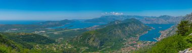 Karadağ 'daki Boka Kotorska körfezi ve Tivat' ın hava manzarası