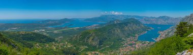 Karadağ 'daki Boka Kotorska körfezi ve Tivat' ın hava manzarası