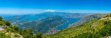 Karadağ 'daki Boka Kotorska körfezi ve Tivat' ın hava manzarası