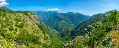 Karadağ 'ın Cemi Nehri Vadisi Panorama manzarası