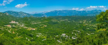 Karadağ 'ın Cemi Nehri Vadisi Panorama manzarası