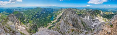 Karadağ 'ın Bobotuv Kuk dağının hakim olduğu Durmitor Milli Parkı Panoraması