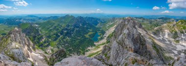 Karadağ 'ın Bobotuv Kuk dağının hakim olduğu Durmitor Milli Parkı Panoraması