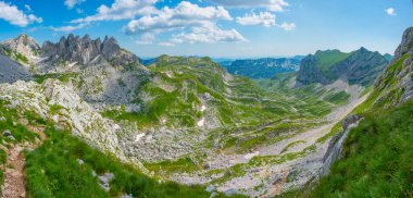 Karadağ 'ın Bobotuv Kuk dağının hakim olduğu Durmitor Milli Parkı Panoraması