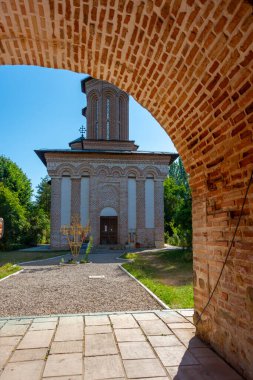 Romanya 'daki Snagov manastırında güneşli bir gün