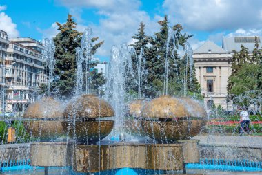 Romanya 'da Ploiesti' nin merkezindeki çeşme