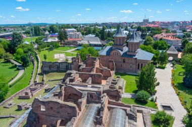 Romanya 'nın Targoviste kentindeki Prenslik mahkemesinin Panorama manzarası