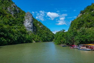 Romanya 'daki Demir Kapı Ulusal Parkı' nda Kaya Decebalus Heykeli