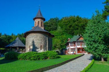 Romanya 'daki Prislop manastırı güneşli bir günde