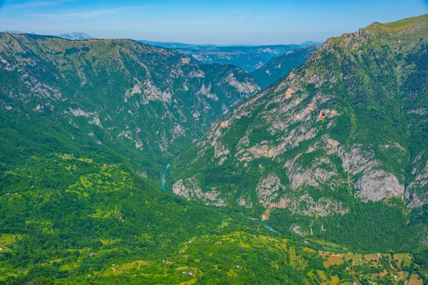Tara Nehri Vadisi Karadağ 'daki Durmitor Milli Parkı' ndan izlendi