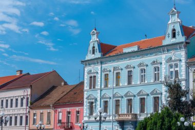 Romanya 'nın Arad kentindeki Devrim Bulvarı' nda tarihi saray