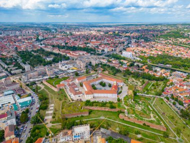 Romanya 'da yaz günü Oradea Kalesi manzarası