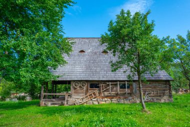 Romanya 'nın Surdesti kentindeki Yunan-Katolik Azizler Kilisesi Başmelekleri Michael ve Gabriel