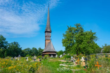 Romanya 'nın Surdesti kentindeki Yunan-Katolik Azizler Kilisesi Başmelekleri Michael ve Gabriel