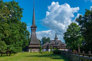 Romanya 'daki Peri-Sapanta Manastırı güneşli bir günde