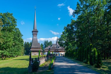 Romanya 'daki Peri-Sapanta Manastırı güneşli bir günde