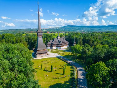 Romanya 'daki Peri-Sapanta Manastırı güneşli bir günde