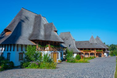 Romanya 'daki Barsana manastırında yaz günü