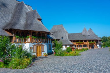 Romanya 'daki Barsana manastırında yaz günü