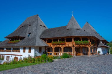 Romanya 'daki Barsana manastırında yaz günü