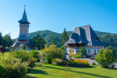 Romanya 'daki Barsana manastırında yaz günü