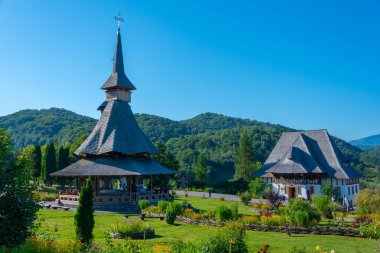 Romanya 'daki Barsana manastırında yaz günü