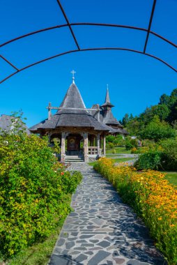 Romanya 'daki Barsana manastırında yaz günü