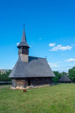 Romanya 'nın Cluj-Napoca kentindeki Romulus Vuia Etnografik Parkı' ndaki ahşap kilise