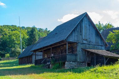 Romanya 'nın Cluj-Napoca kentinde Romulus Vuia Etnografi Parkı