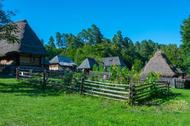 Romanya 'nın Sibiu kentindeki Astra etnografi müzesinde tarihi evler