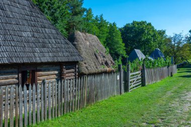 Romanya 'nın Sibiu kentindeki Astra etnografi müzesinde tarihi evler