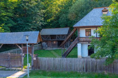 Romanya 'nın Sibiu kentindeki Astra etnografi müzesinde tarihi evler