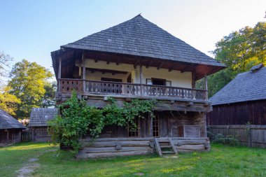 Romanya 'nın Sibiu kentindeki Astra etnografi müzesinde tarihi evler