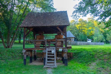 Romanya 'nın Sibiu kentindeki Astra etnografi müzesinde tarihi evler
