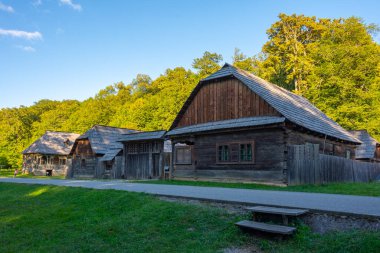 Romanya 'nın Sibiu kentindeki Astra etnografi müzesinde tarihi evler