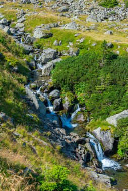 Cascada Balea Romanya 'da güneşli bir günde izlendi