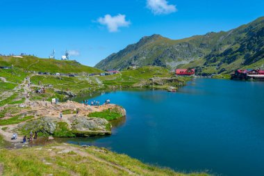 Romanya 'daki Balea gölüne uzanan vadi