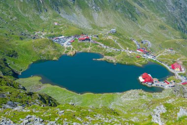 Romanya 'daki Balea Gölü' nde yaz günü