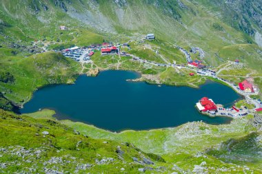 Romanya 'daki Balea Gölü' nde yaz günü