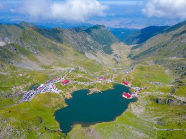Romanya 'daki Balea Gölü' nde yaz günü