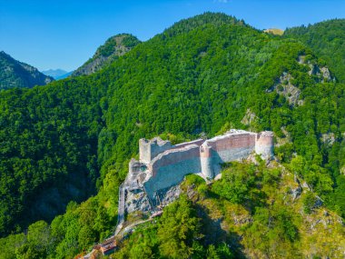 Romanya 'daki Poenari Kalesinin Panorama manzarası