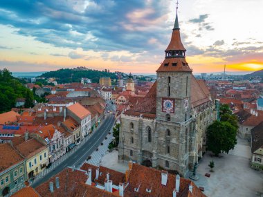 Romanya 'nın Brasov kentindeki Siyah Kilise' nin Gündoğumu
