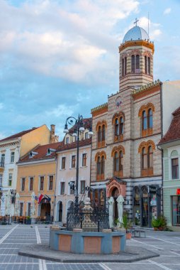 Romanya 'nın Brasov kentindeki Konsey Meydanı' nda gün doğumu